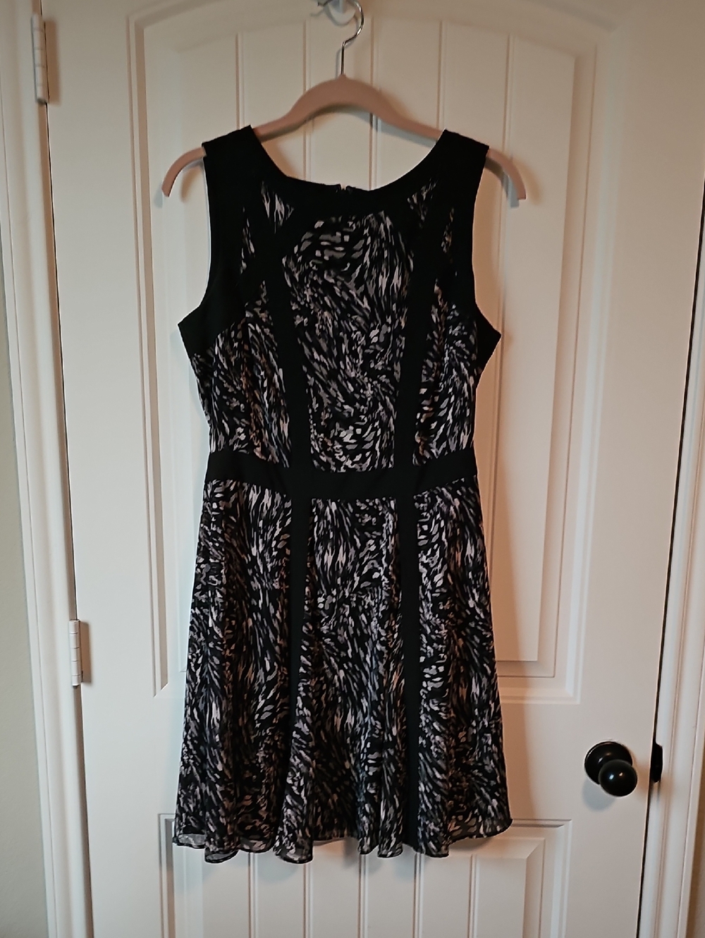 Banana Republic Black and White Sleeveless Fit-and-Flare Midi Dress